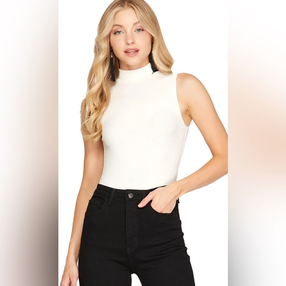 Bardot white ribbed sleeveless mock neck body suit size 4 / xs